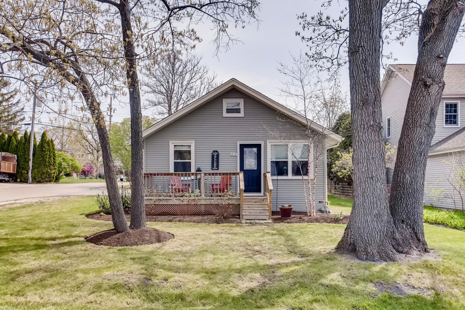 Property Photo:  812 Ridge Avenue  IL 60084 