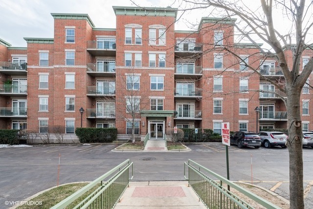 Property Photo:  132 W Johnson Street 107  IL 60067 