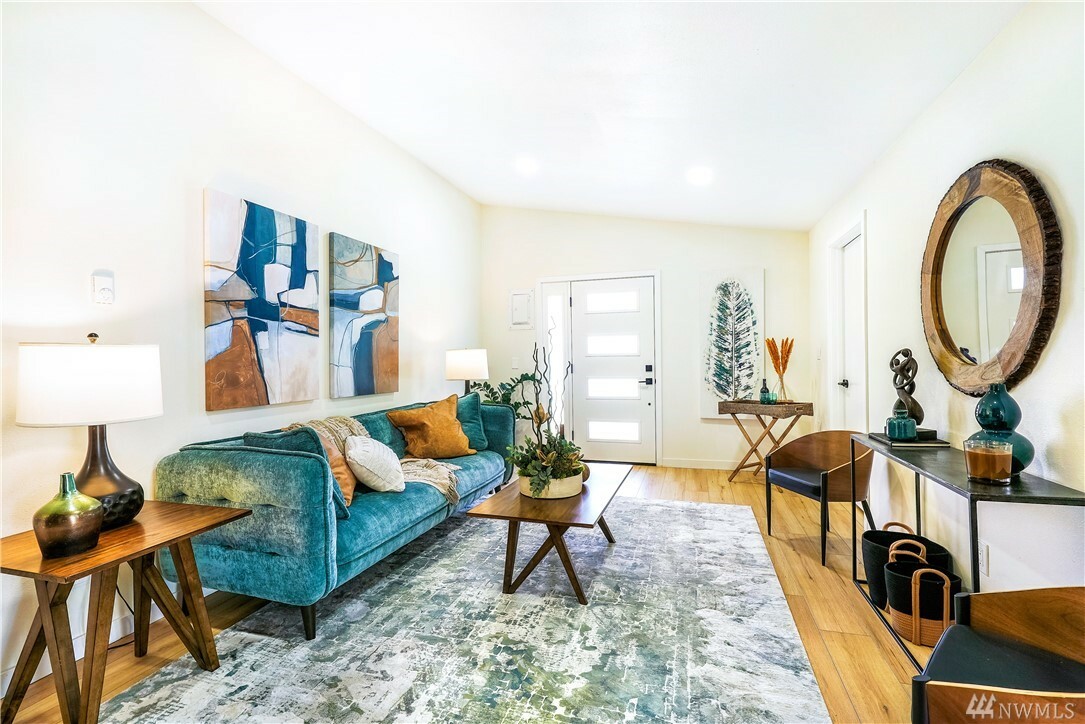 Property Photo: 209 NW 6th St WA 98057