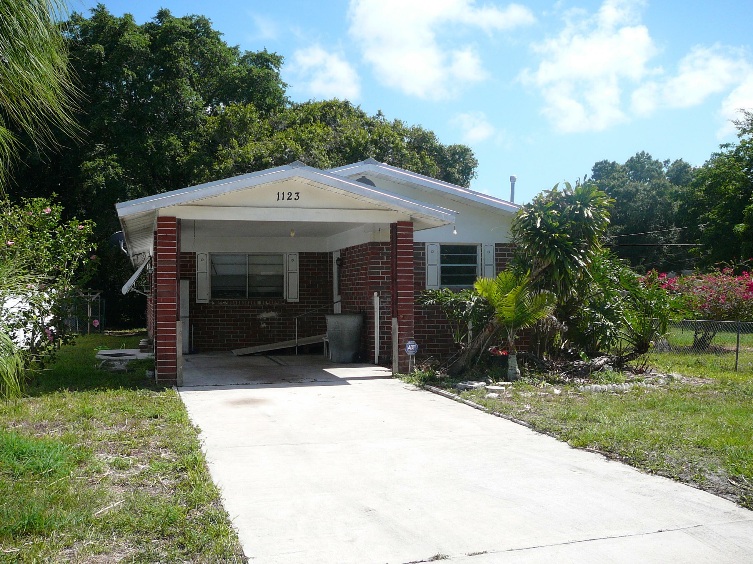 Property Photo:  1123 Pine Avenue  FL 34982 