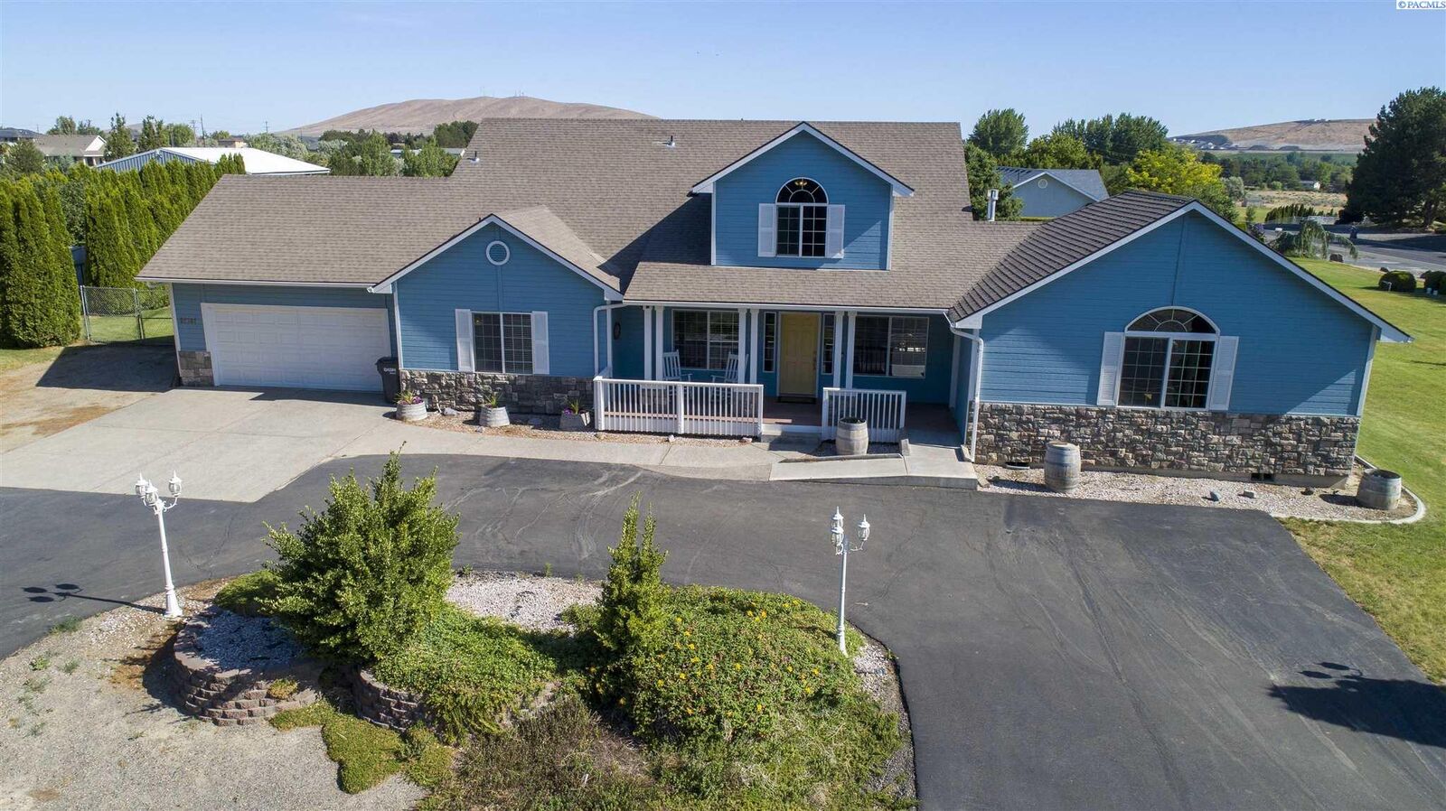 Property Photo: 92702 E Sagebrush Road WA 99338