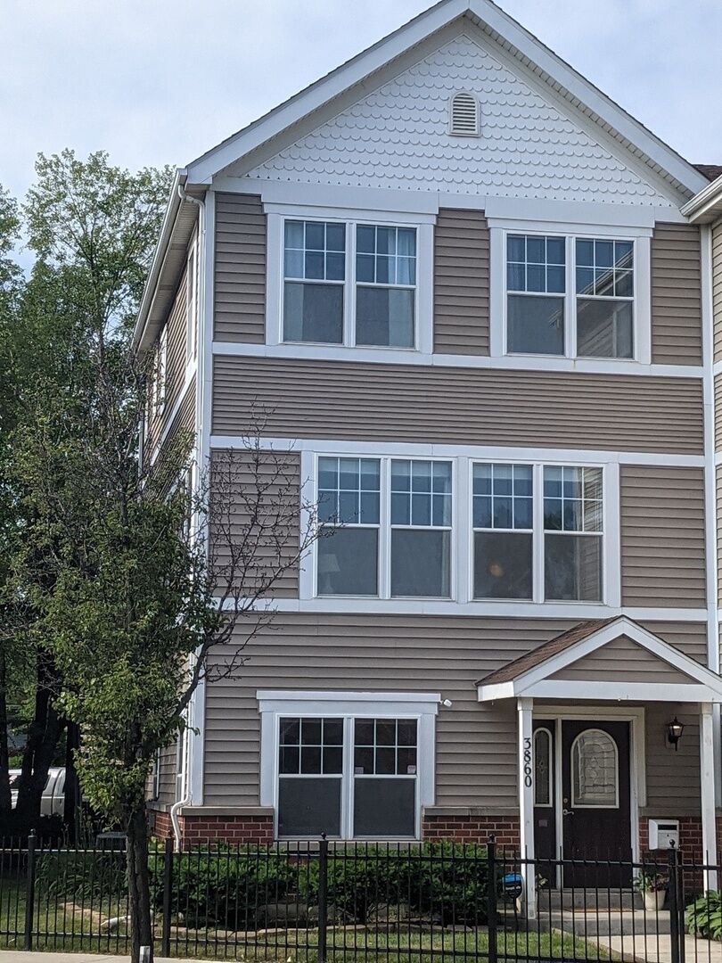 Property Photo:  3860 N Milwaukee Avenue  IL 60641 