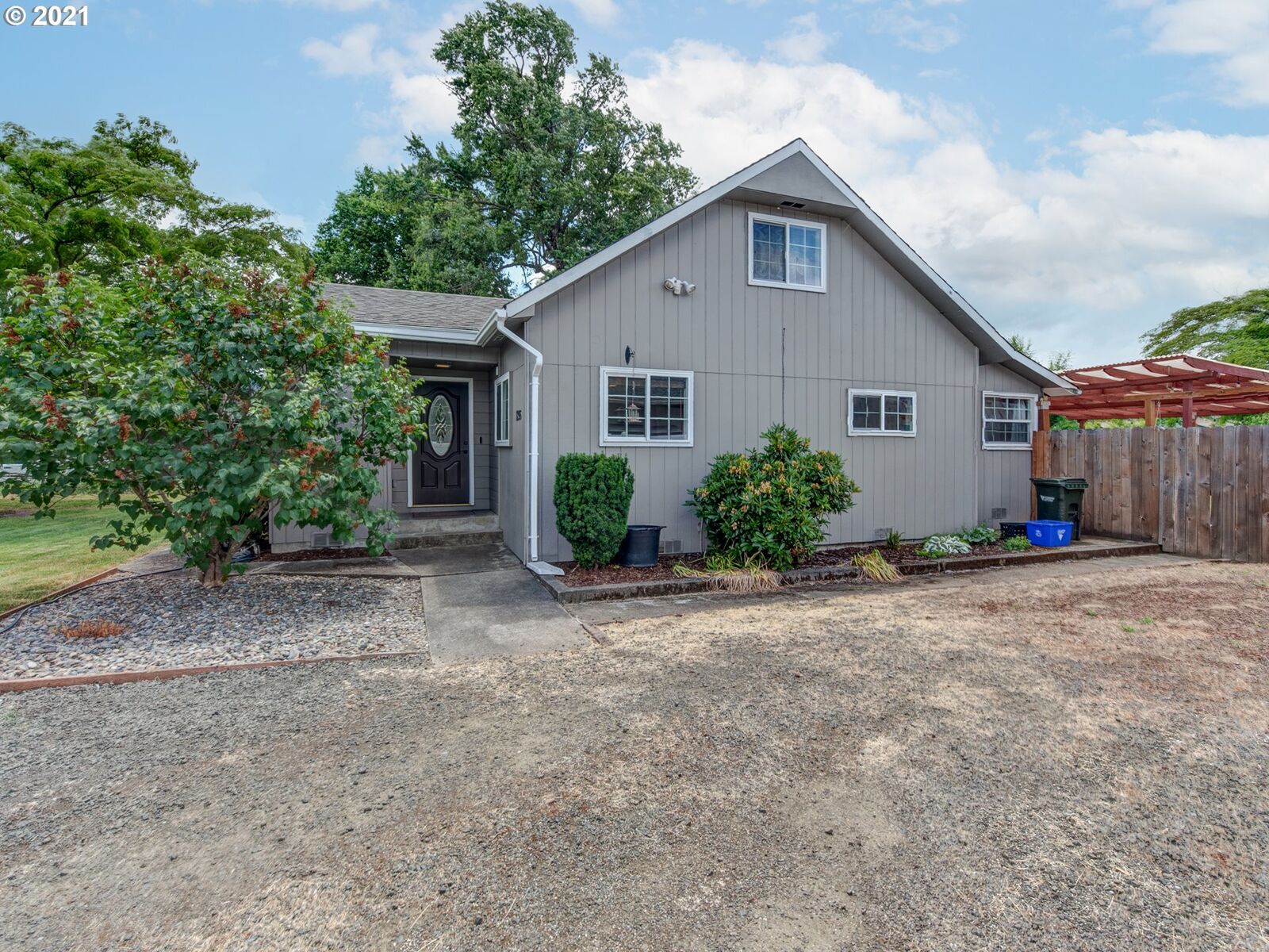 Property Photo: 1296 NW Keasey St OR 97471