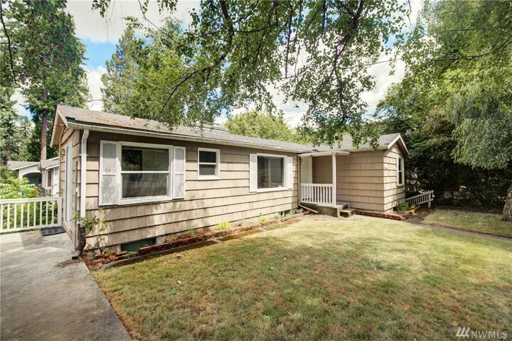 1026 NE 102nd St  Seattle WA 98125 photo