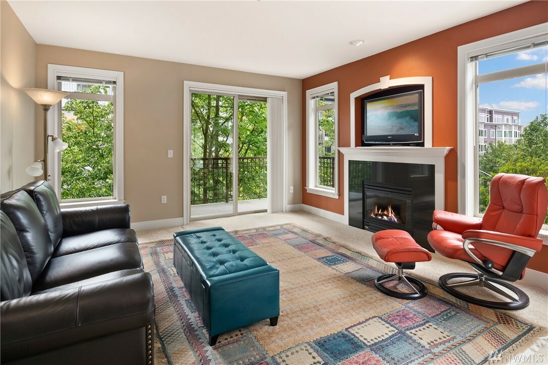 Property Photo: 5016 California Ave SW 401 WA 98136