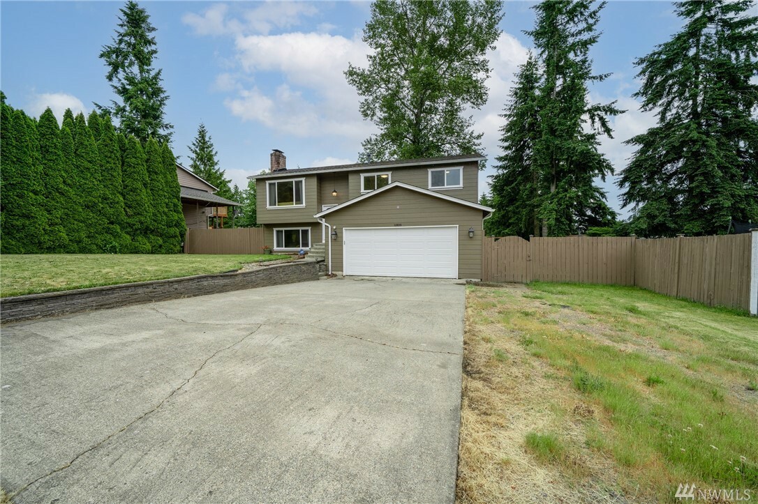 Property Photo:  14609 SE 195th Place  WA 98058 