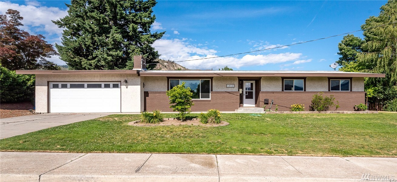 Property Photo: 1312 Ormiston WA 98801
