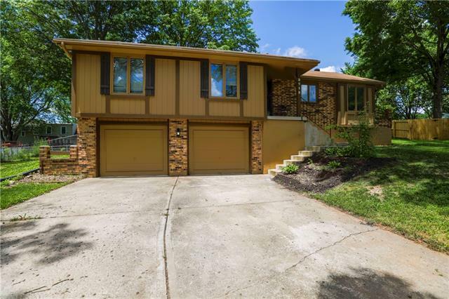 Property Photo: 3713 NW Peachwood Court MO 64015