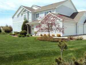 Property Photo: 758 Bridlewood Dr 3102B WI 53027