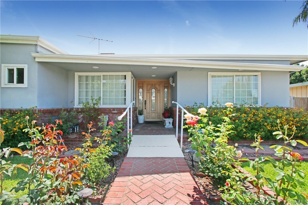 Property Photo:  1142 Highland Oaks Drive  CA 91006 