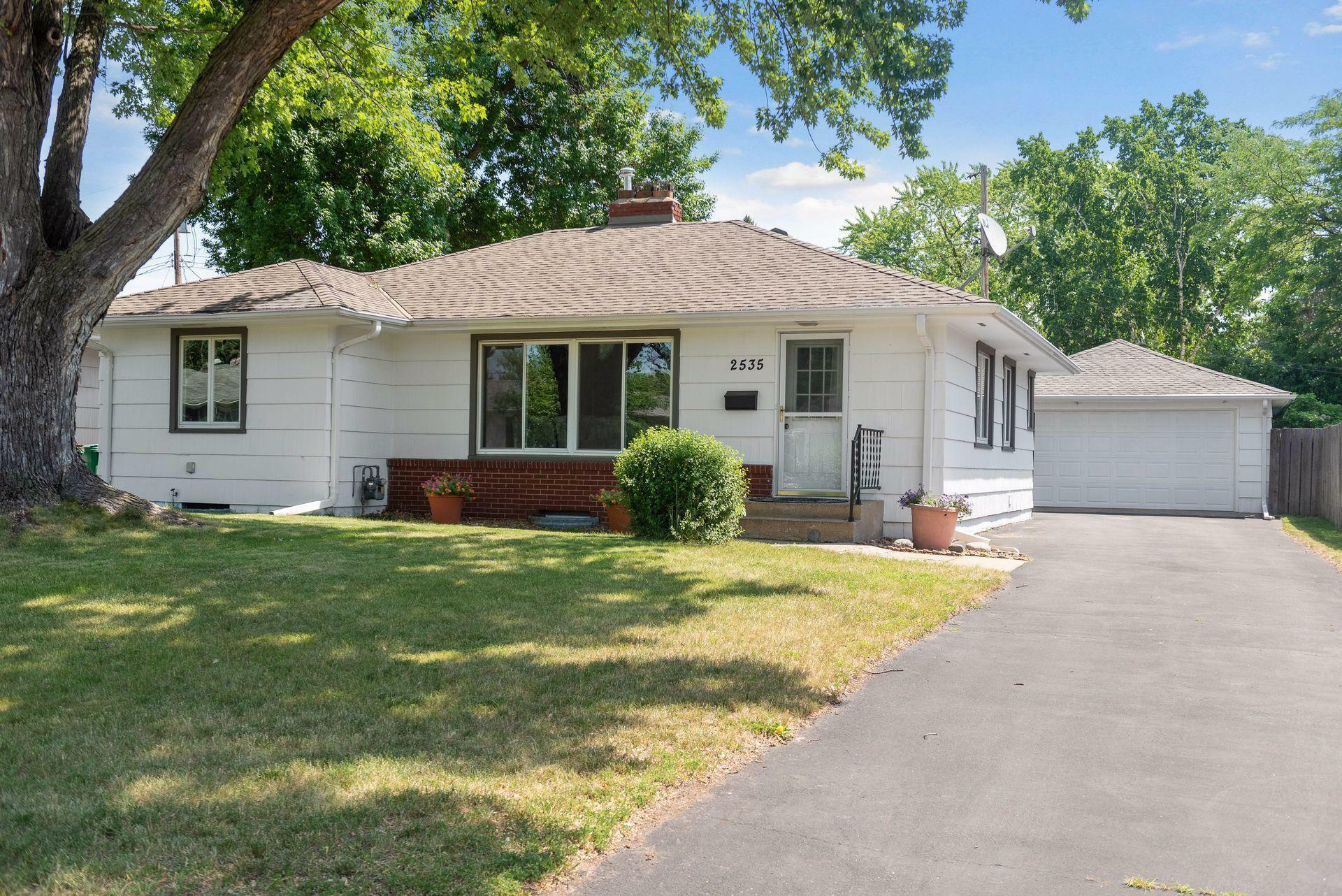 Property Photo:  2535 Zinran Avenue S  MN 55426 