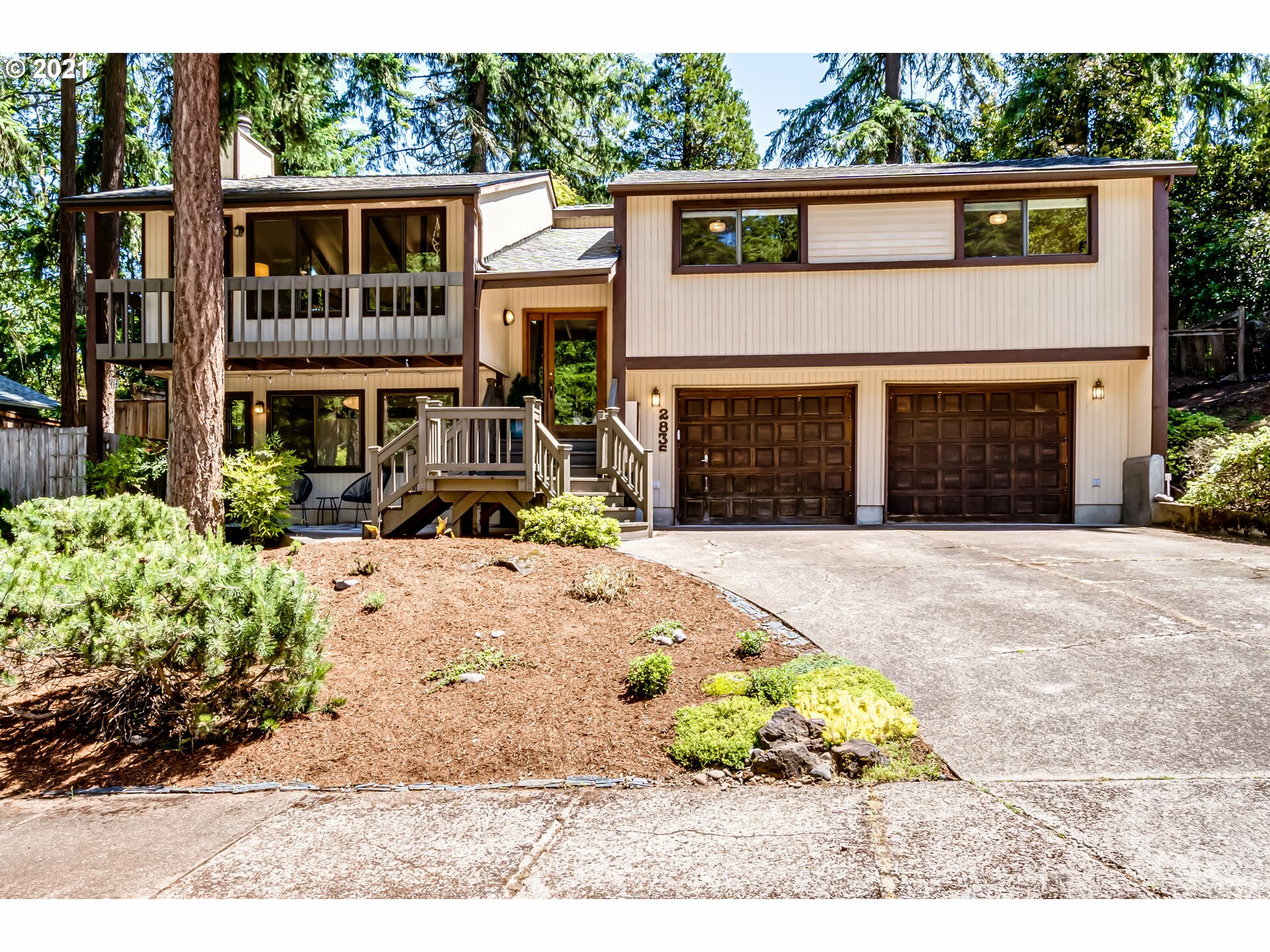 Property Photo: 2835 Miramonti Dr OR 97405