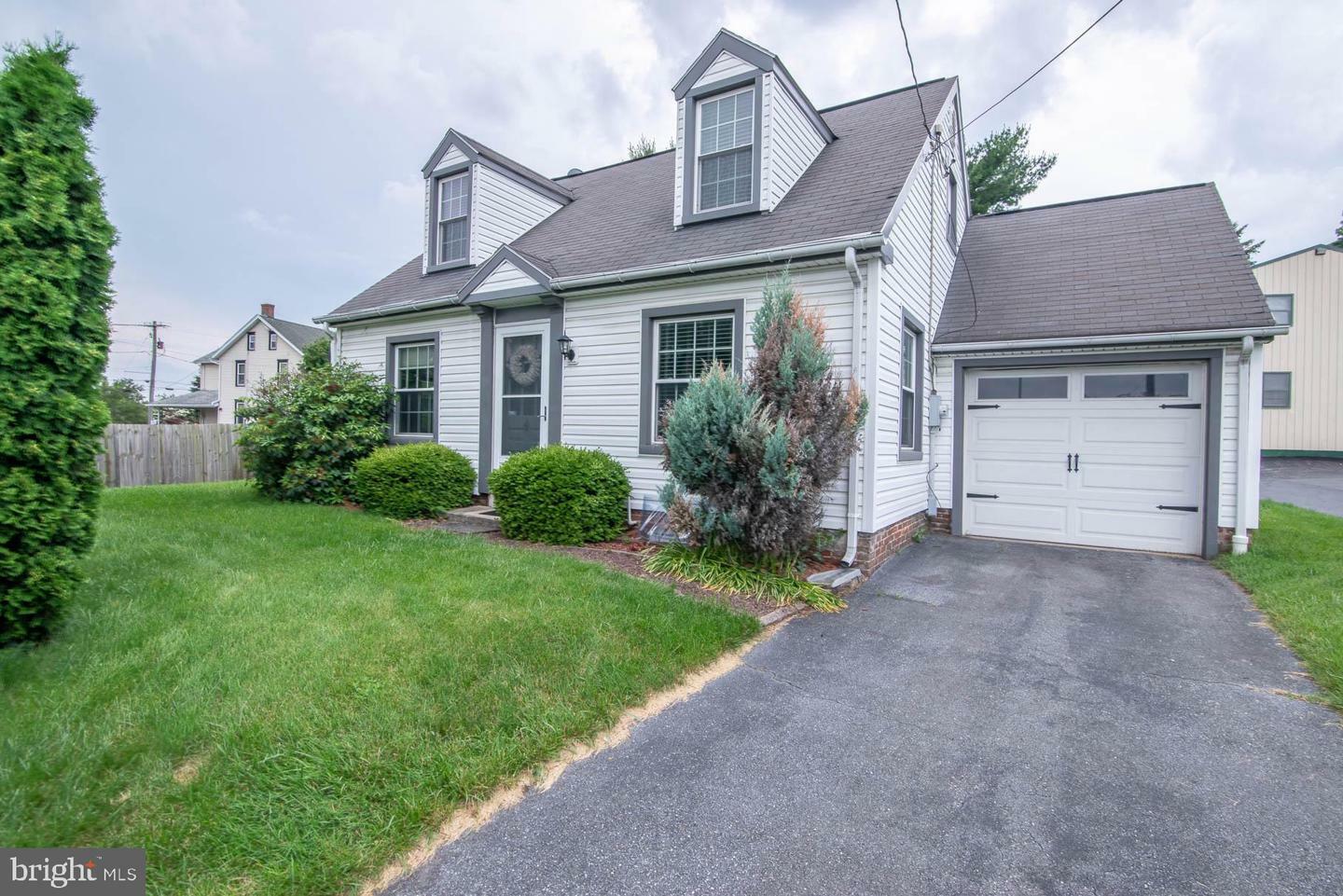 Property Photo:  506 Rohrerstown Road  PA 17603 