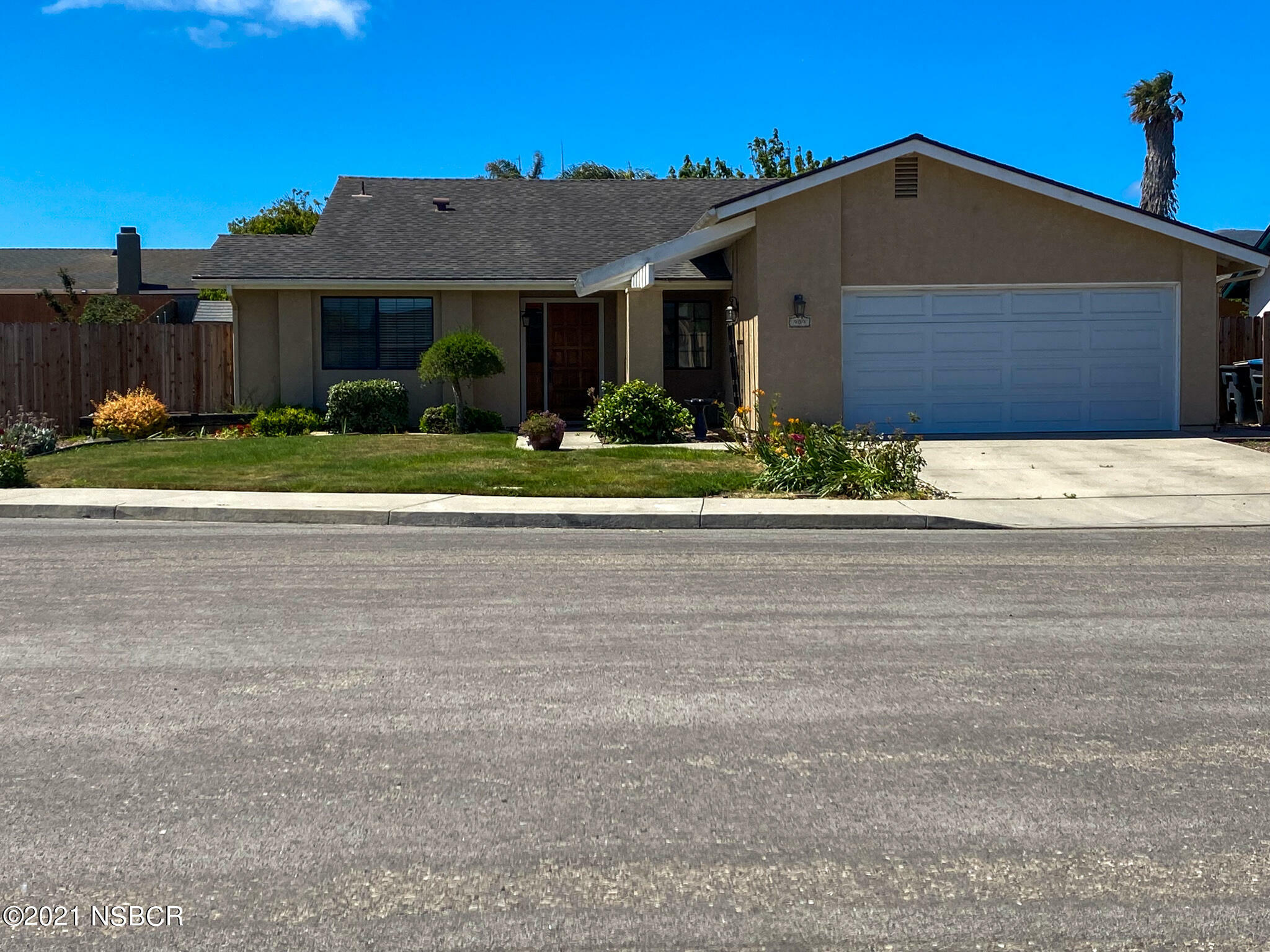 Property Photo:  909 Tarragon Court  CA 93436 