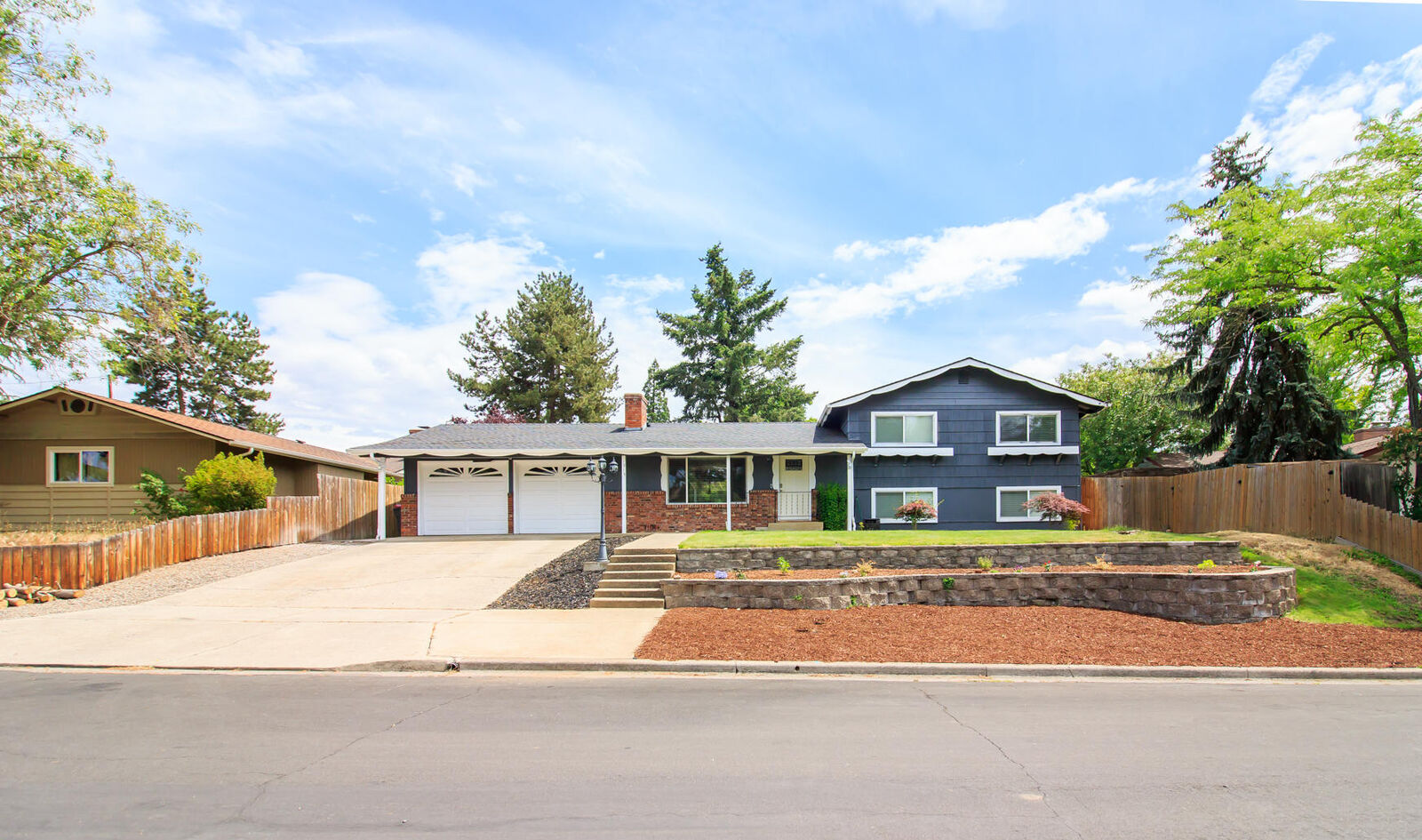 Property Photo: 1913 Crestbrook Road OR 97504