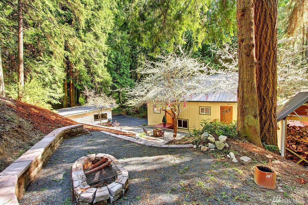 Property Photo: 6820 Fletcher Bay Rd NE WA 98110