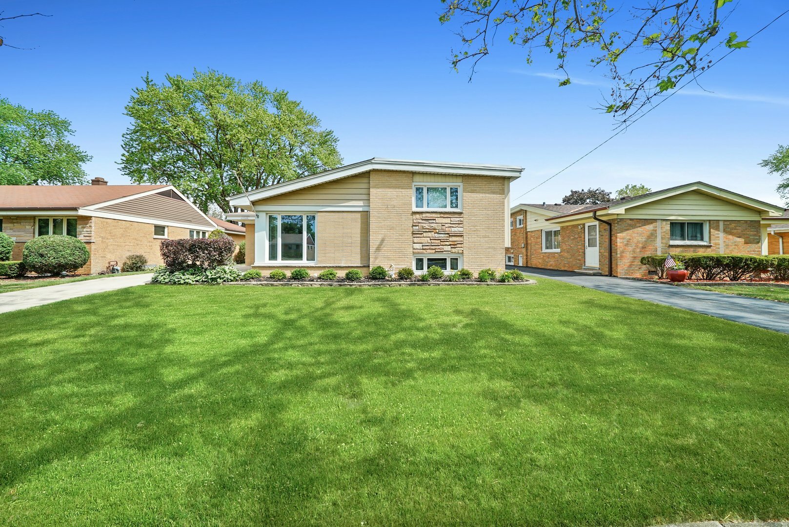 Property Photo: 11022 Martindale Drive IL 60154