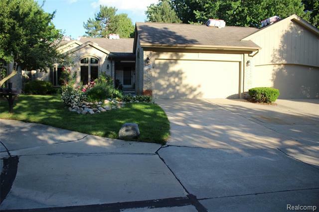 Property Photo:  43064 W Kirkwood Drive W 88  MI 48038 