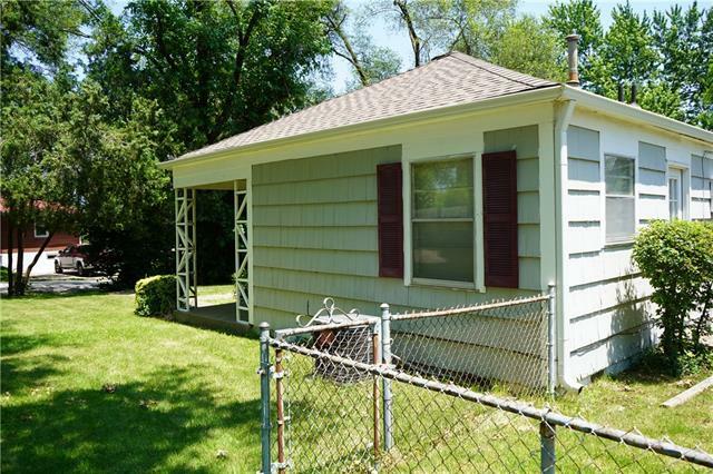 Property Photo: 653 NE 46th Street MO 64116