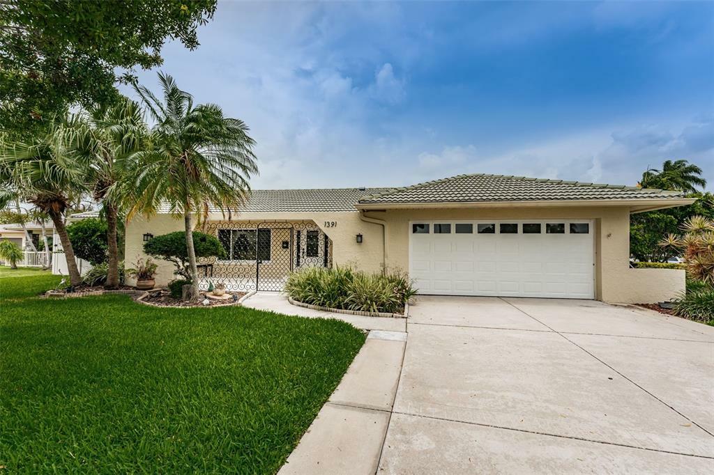 Property Photo:  1391 50th Avenue NE  FL 33703 