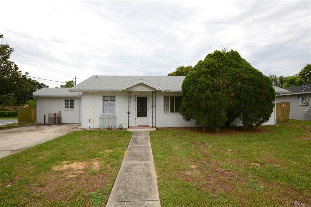 Property Photo: 3045 Woodland Hills Avenue FL 33803
