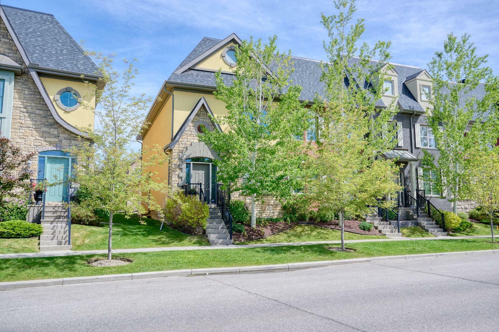 Property Photo: 218 Quarry Park Boulevard SE AB T2C 5E4