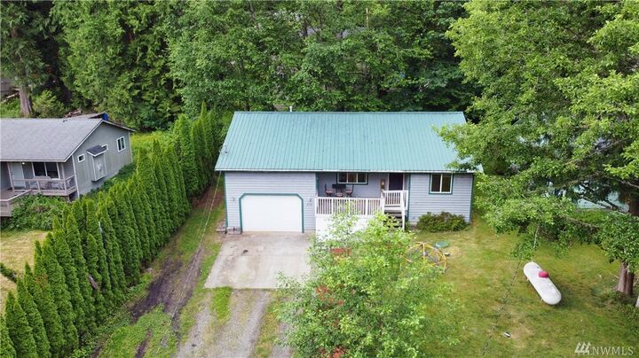 Property Photo:  633 E Alder Dr  WA 98284 
