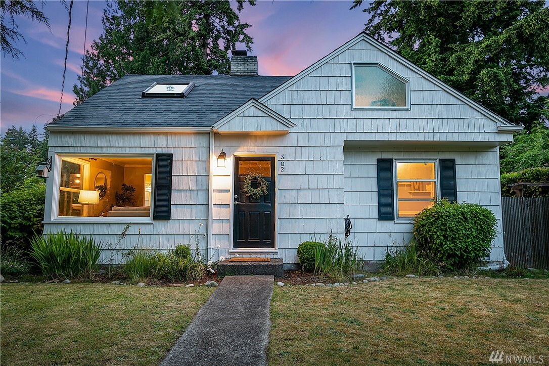 Property Photo:  302 NE 156th St  WA 98155 