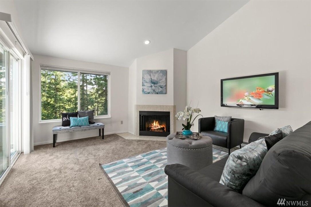 Property Photo:  2515 NE 4th St 532  WA 98056