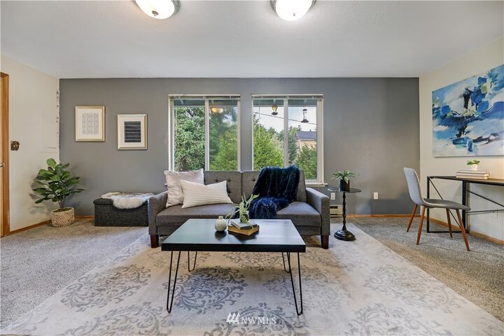 Property Photo:  700  Ford Avenue 12  WA 98290 