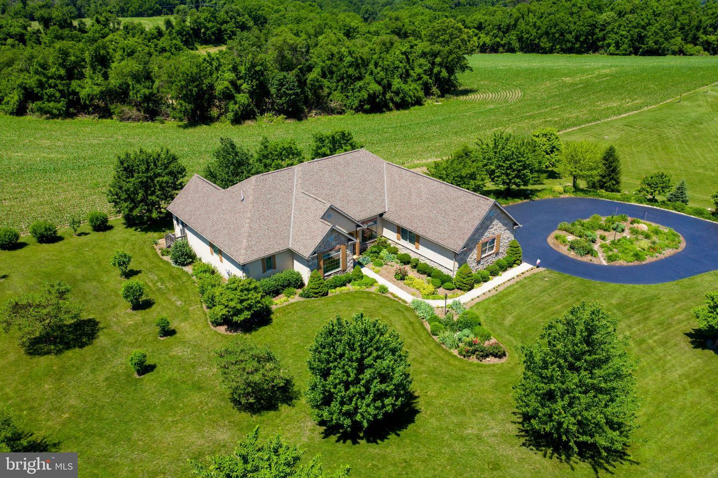 Property Photo:  988 Hillview Road  PA 17406 