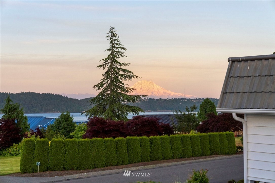 Property Photo: 6818 Cascade Avenue WA 98335