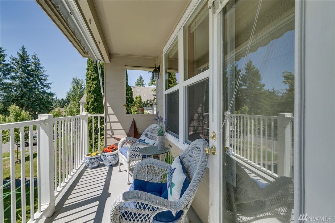 Property Photo: 4152 Providence Point Dr SE 102 WA 98029