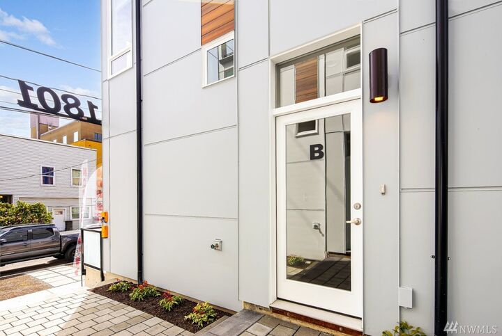 Property Photo:  1803 -B 20th Ave  WA 98122 