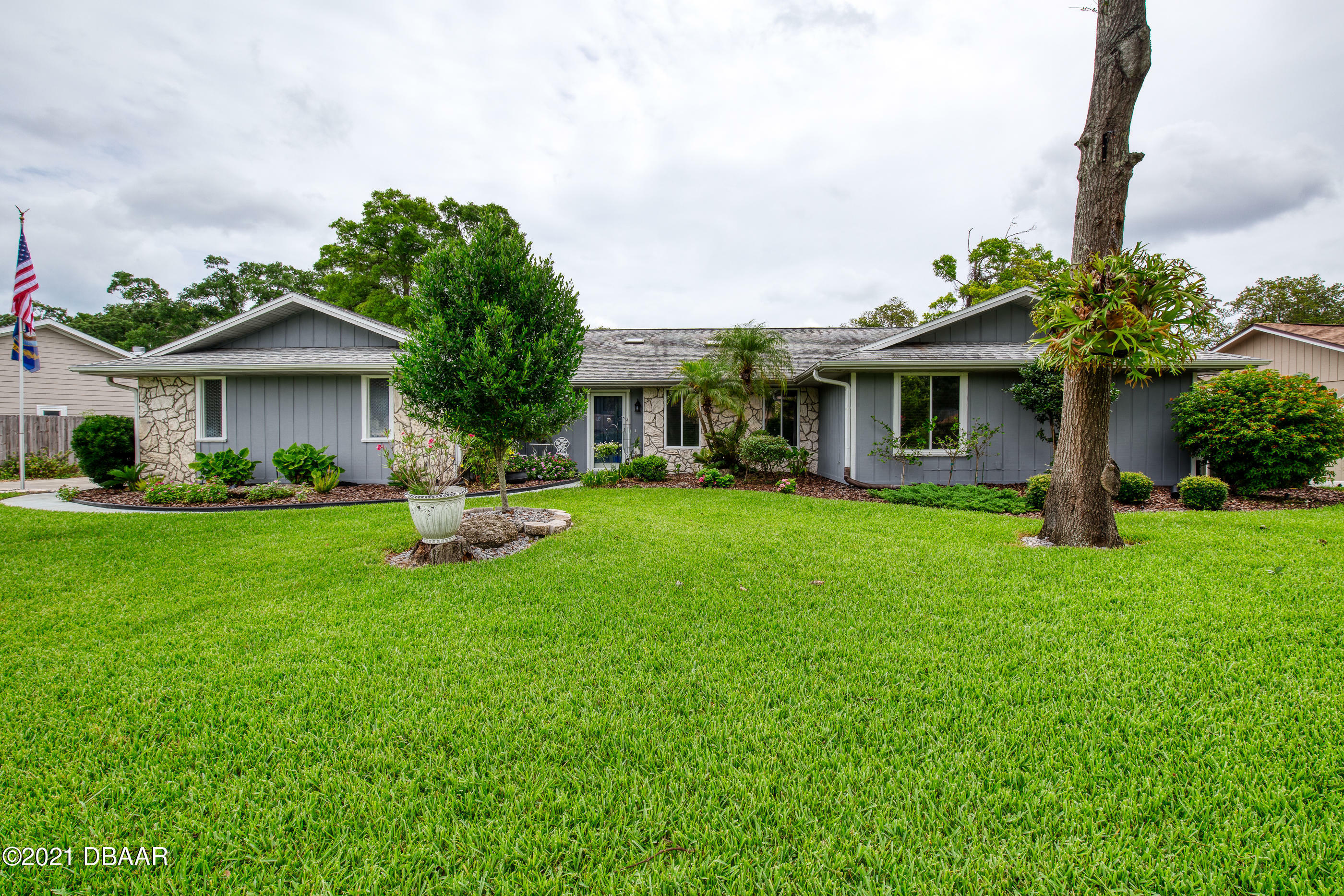 1111 Wandering Oaks Drive  Ormond Beach FL 32174 photo