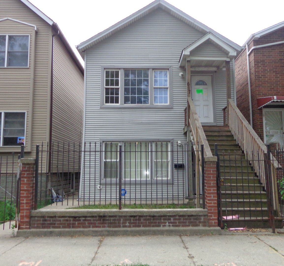 Property Photo:  617 W 43rd Place  IL 60609 