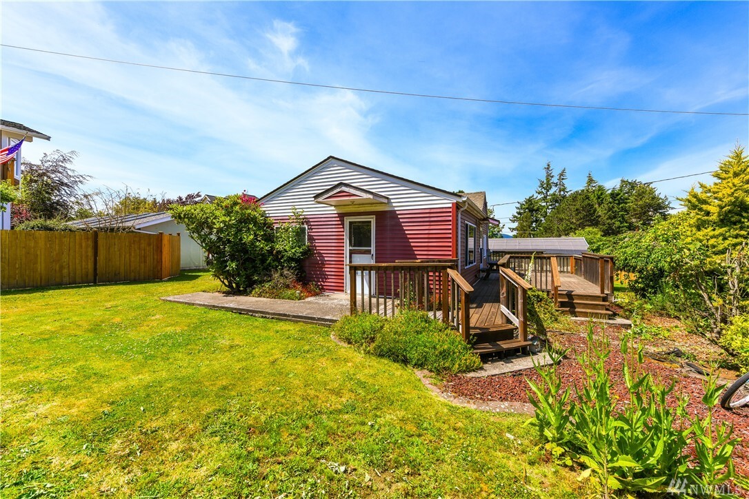 Property Photo:  3308 W 2nd St  WA 98221 