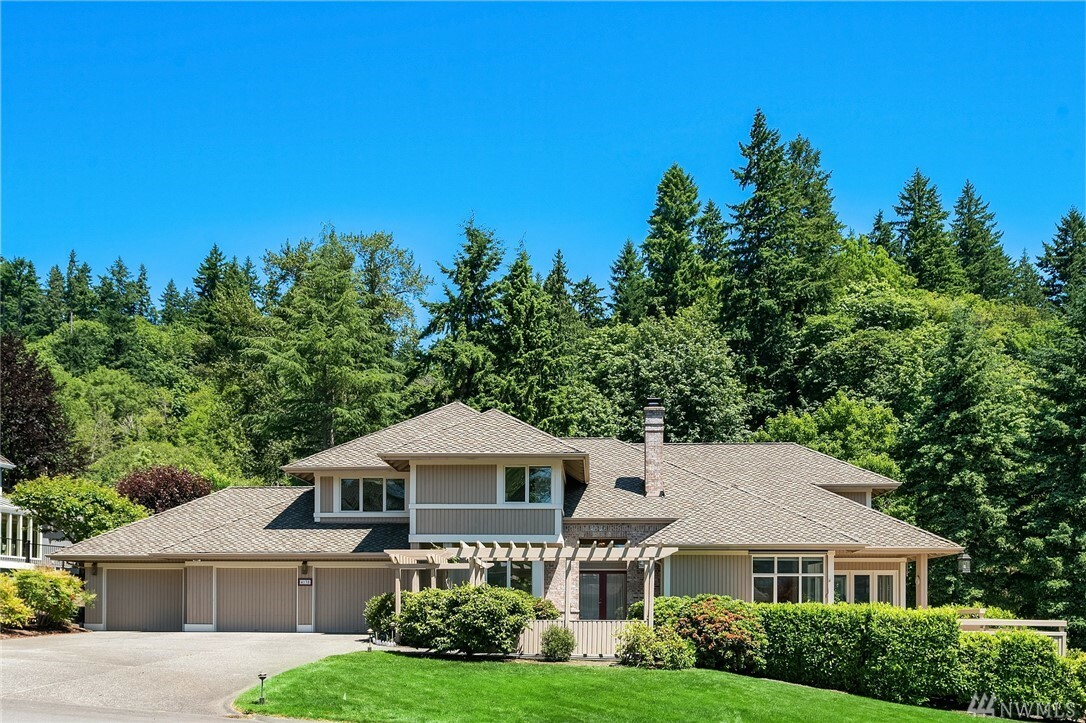 Property Photo: 4138 205th Ave SE WA 98075