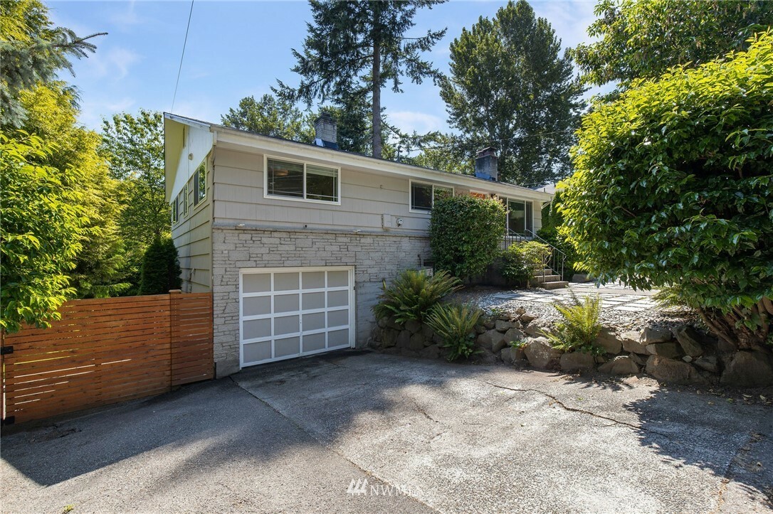 Property Photo:  9508 45th Avenue NE  WA 98115 