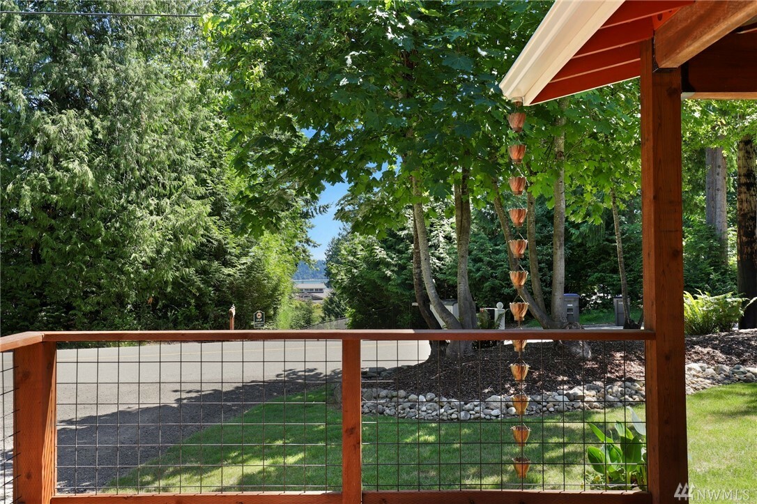 Property Photo:  1352 Puget Dr E  WA 98366 