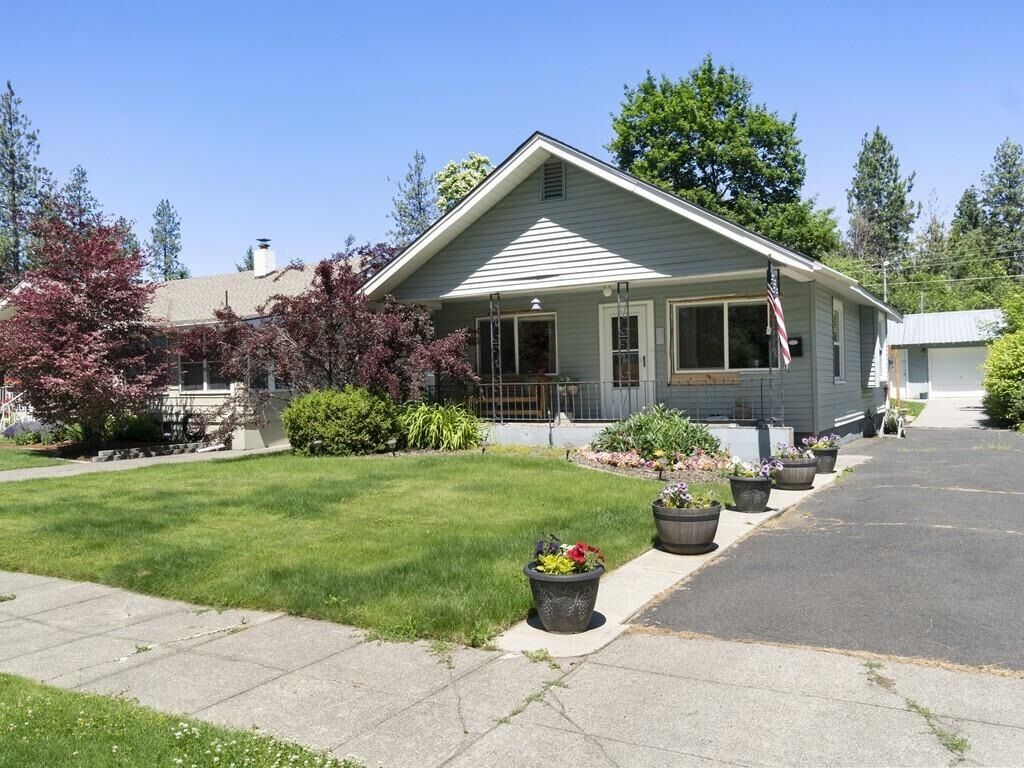 Property Photo: 3108 W Glass Ave WA 99205-2234