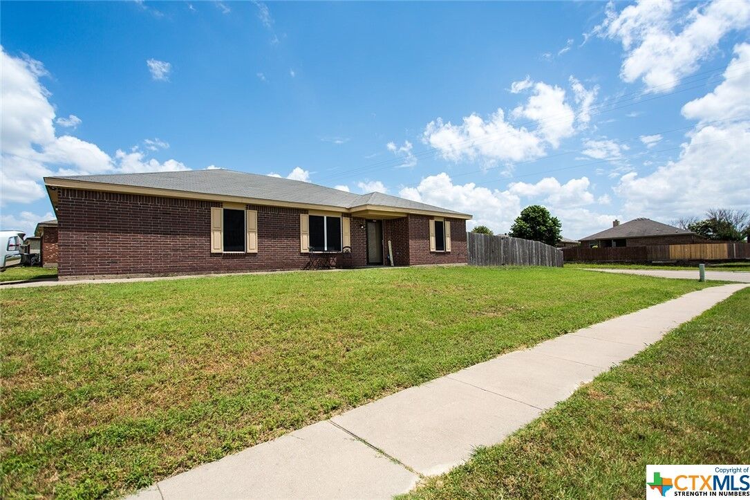 Property Photo: 3400 Doffy Drive TX 76549