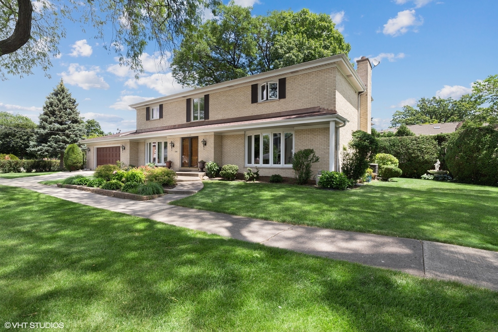 Property Photo: 1135 Helen Street IL 60068