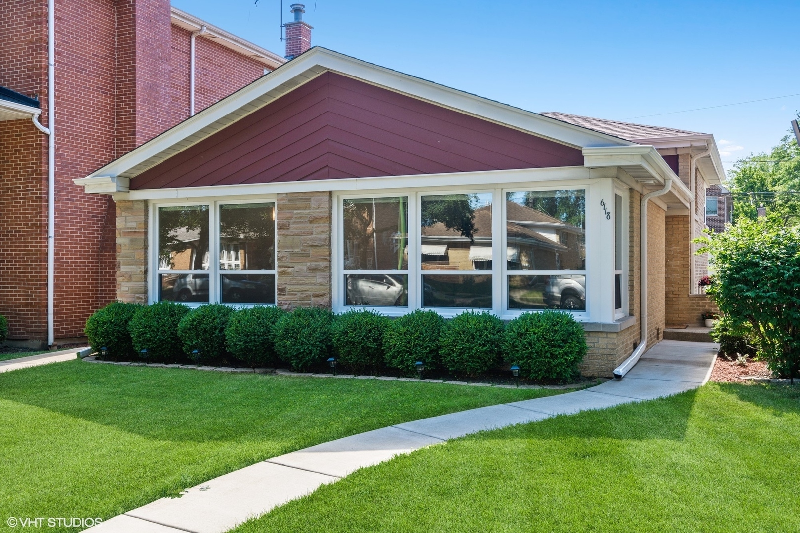 Property Photo:  6118 N Tripp Avenue  IL 60646 