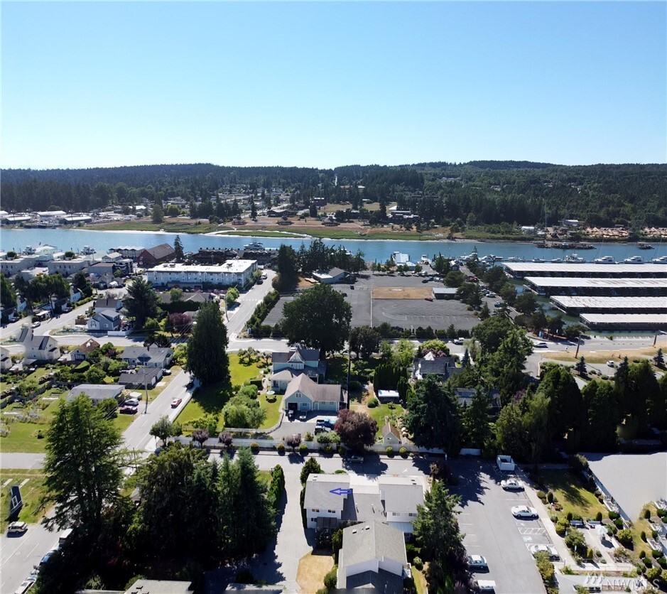 Property Photo: 401 E State St WA 98257