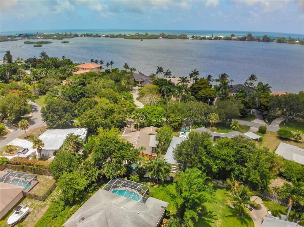 Property Photo: 413 Bayshore Drive FL 34229