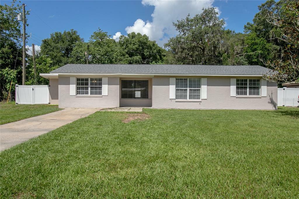 Property Photo:  928 N Palm Circle  FL 32726 