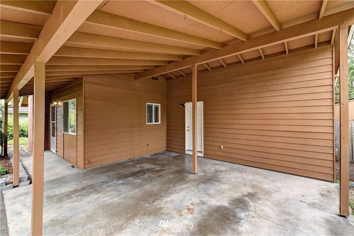 Property Photo:  15812 199th Avenue NE  WA 98077 