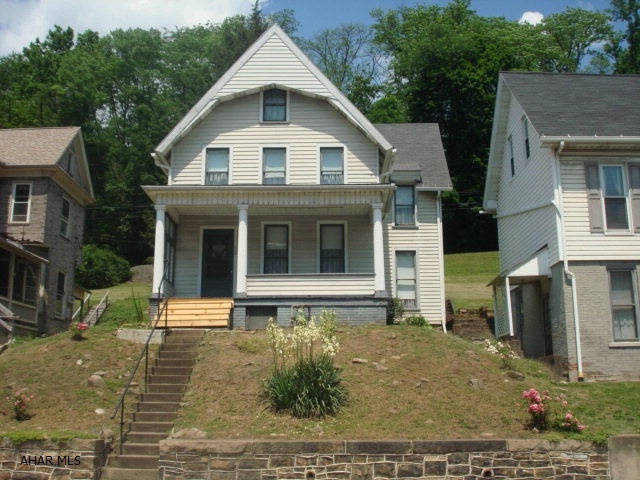 657 Washington Avenue  Tyrone PA 16686 photo