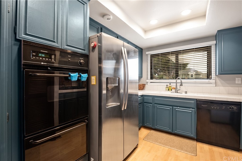Property Photo: 900 Cedar Street 5 CA 90245